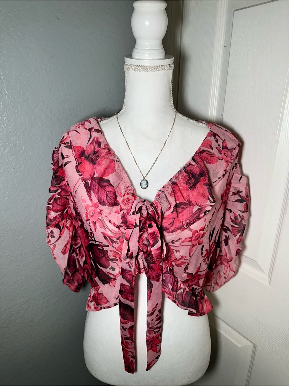 Express Pink Floral Tie-Front Crop Top